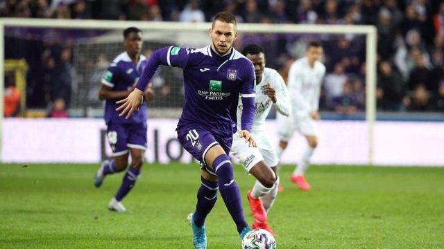 通过社交媒 通过社交媒